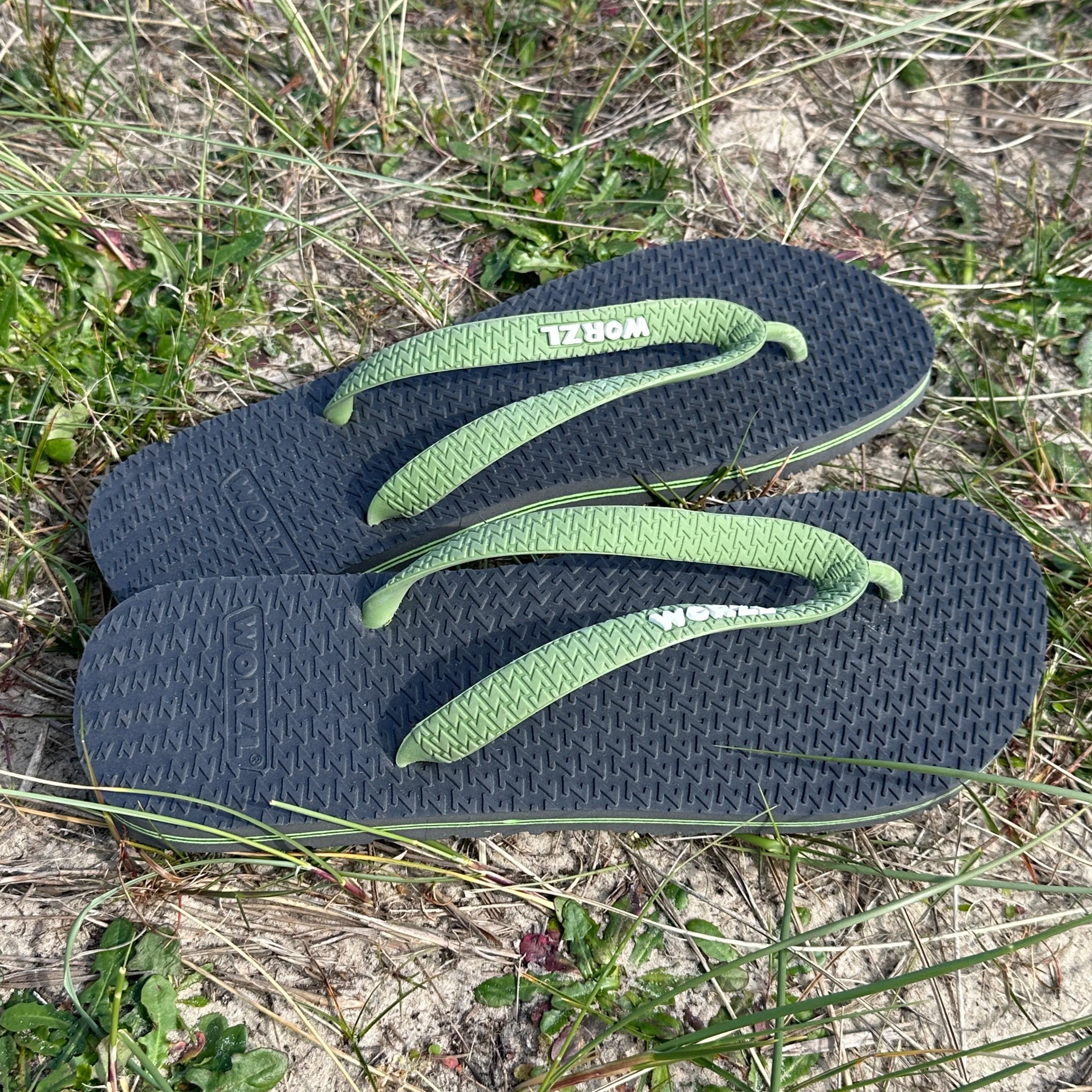 GRANITE - Mens non plastic, biodegradable, rubber flip flops made in the UK.