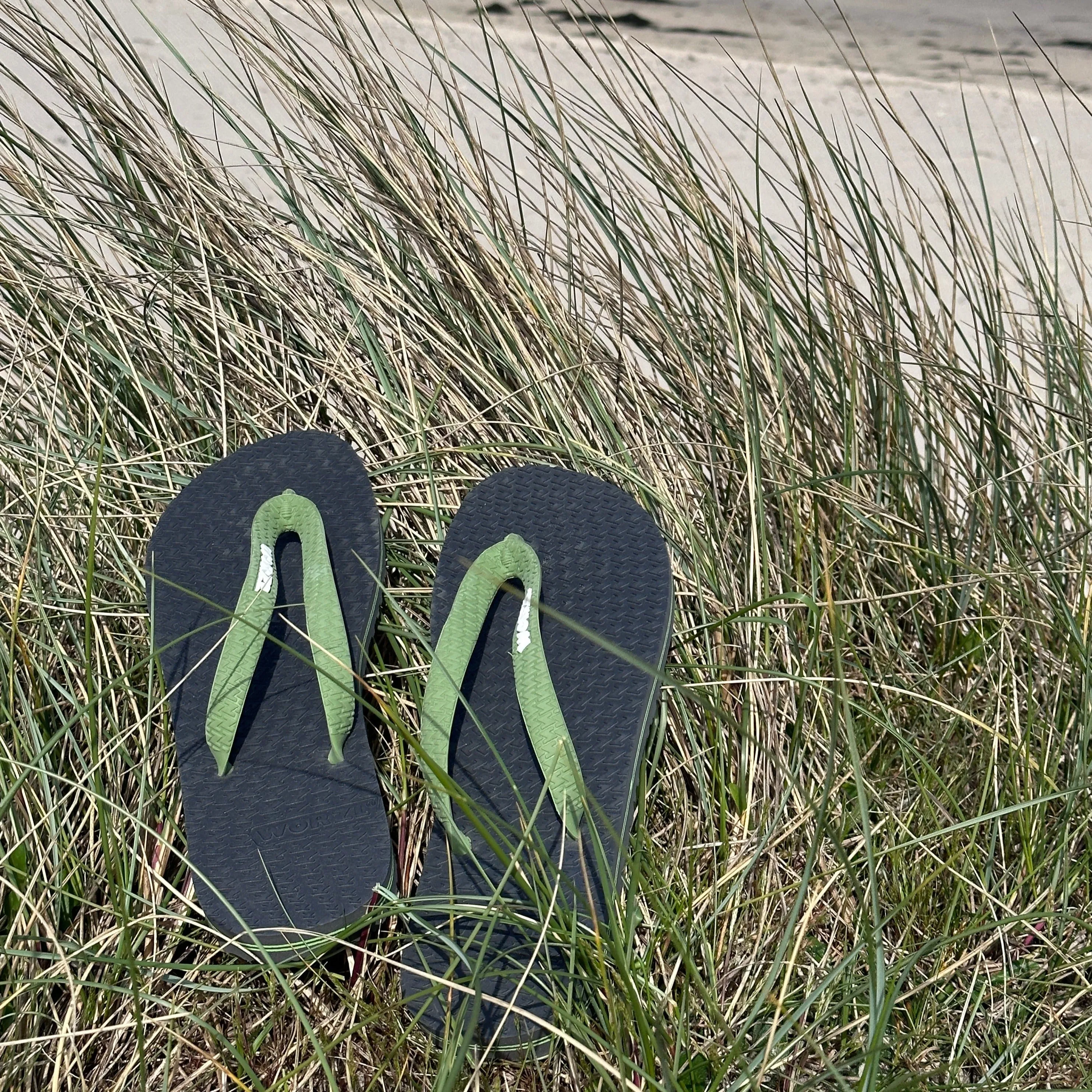 GRANITE - Mens non plastic, biodegradable, rubber flip flops made in the UK.