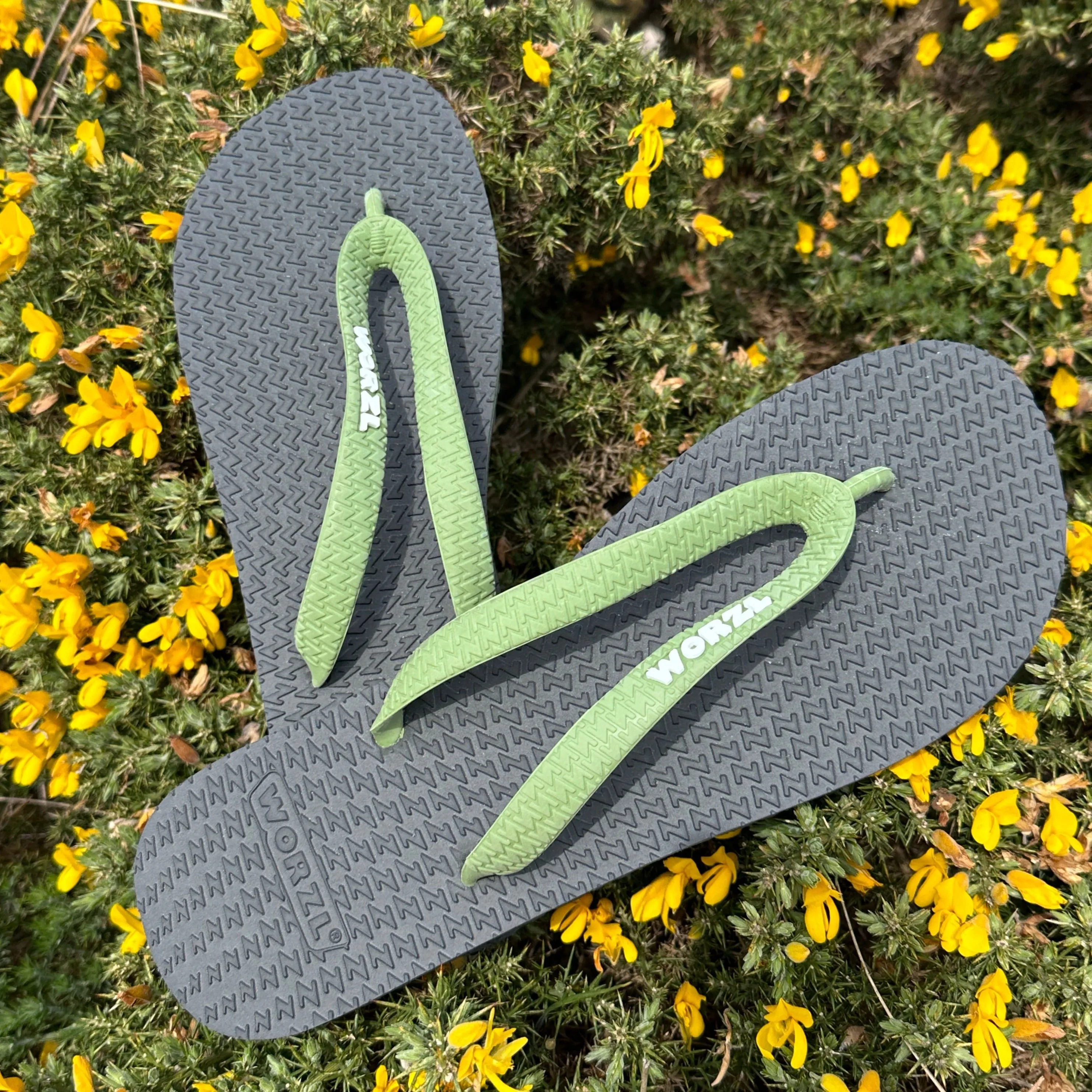GRANITE - Mens non plastic, biodegradable, rubber flip flops made in the UK.