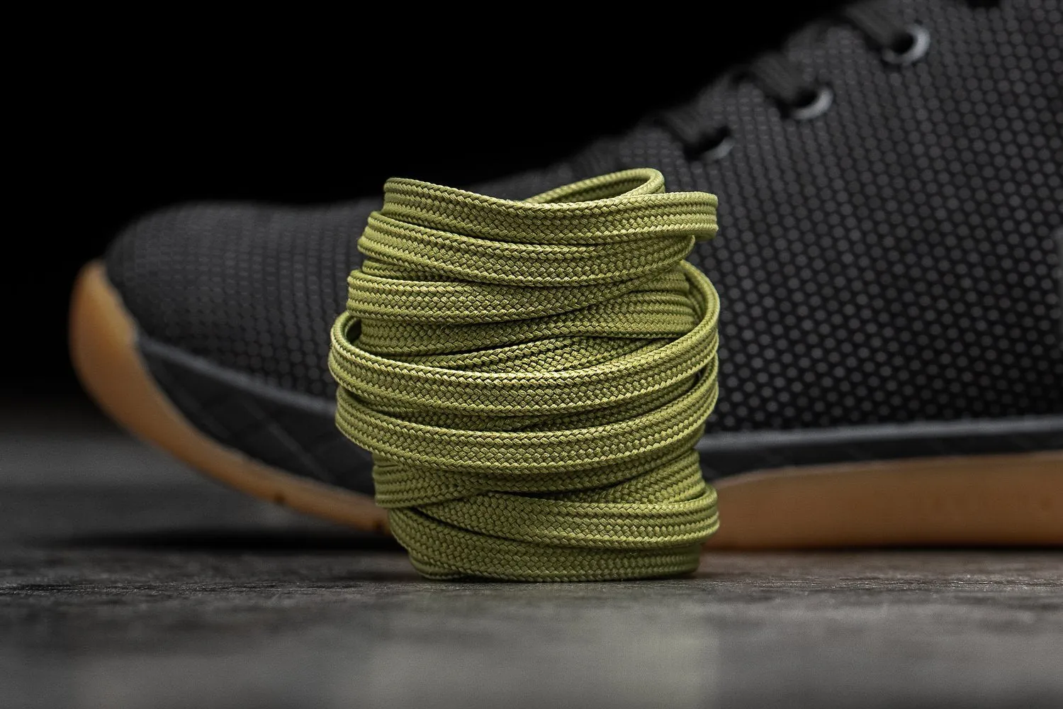 HIGH-TOP BLACK GUM TRAINER (MEN'S)