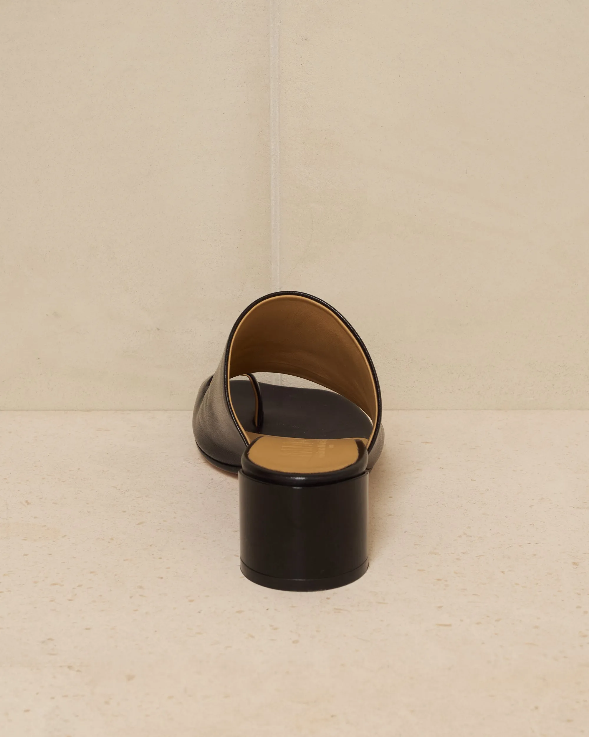 Toe Loop Sandal Black