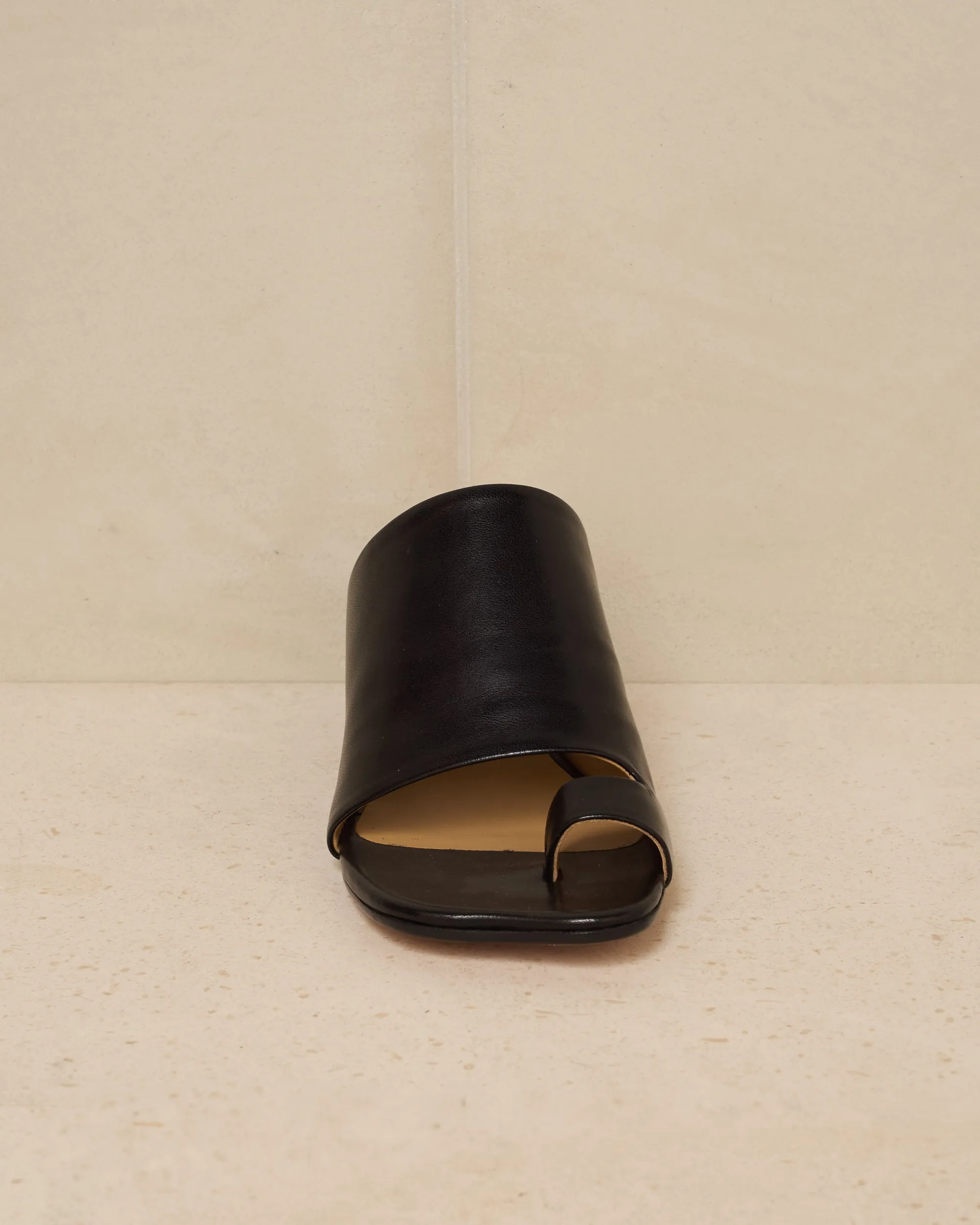 Toe Loop Sandal Black