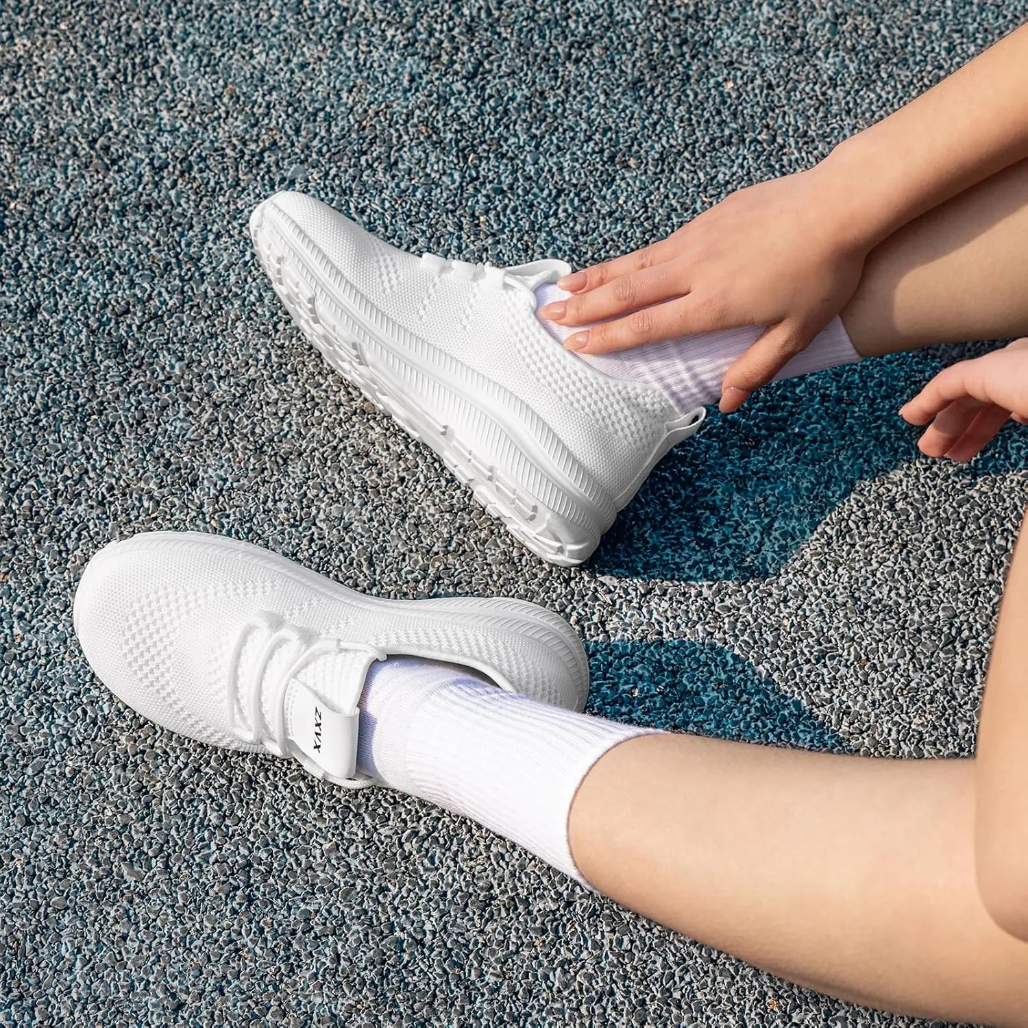 Wide Toe Box Shoes Women Non-Slip Wide Width Sneakers Ultra Light Extra Wide Road Running Shoes for Women Breathable Tennis Walking Gym Workout Trainer 5.5-11.5